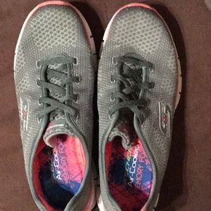 Skechers no lace pull on Sneakers